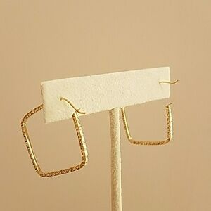 14k Solid Yellow Gold Hoop Earrings.